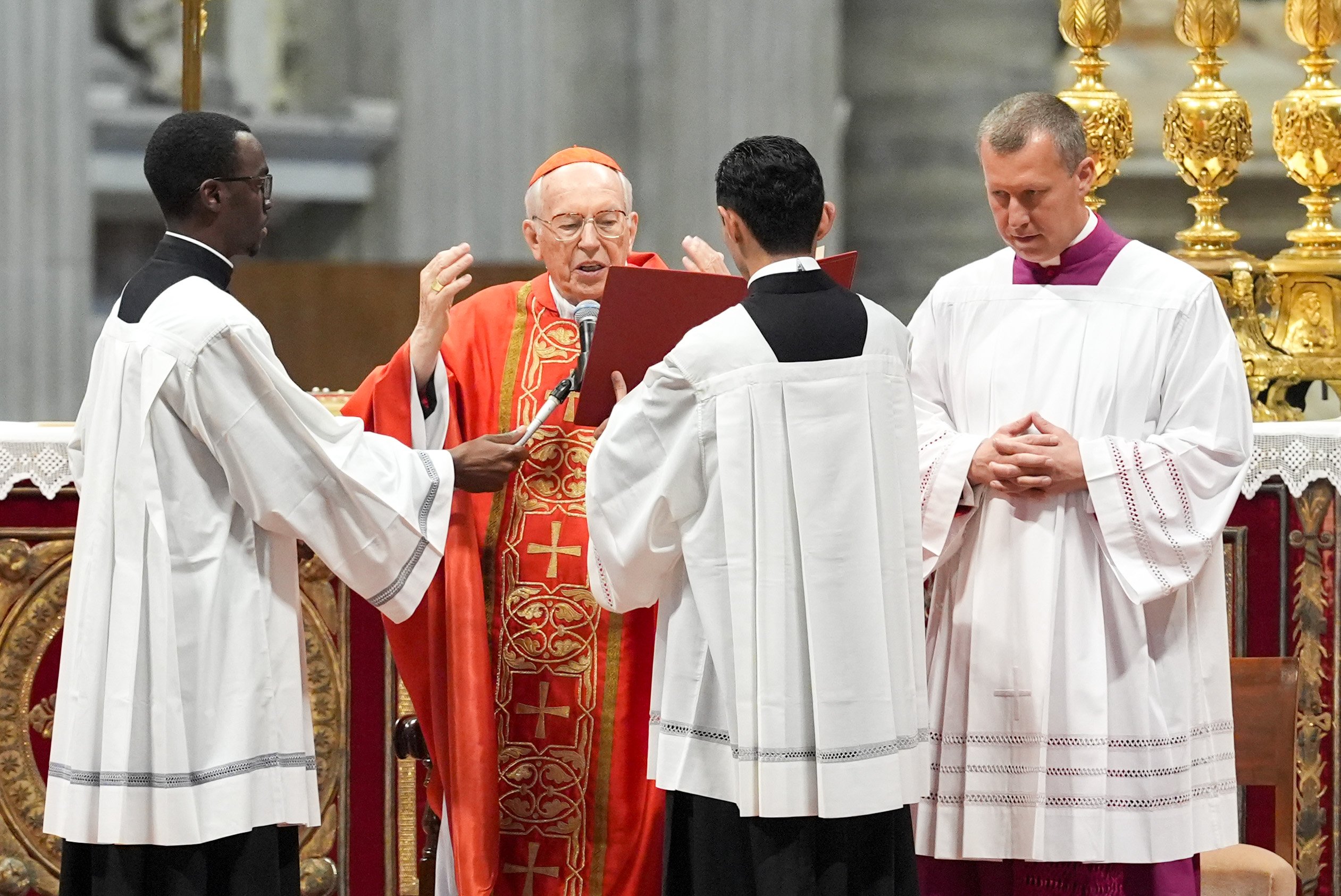 Choose the pope the world needs, dean urges cardinals