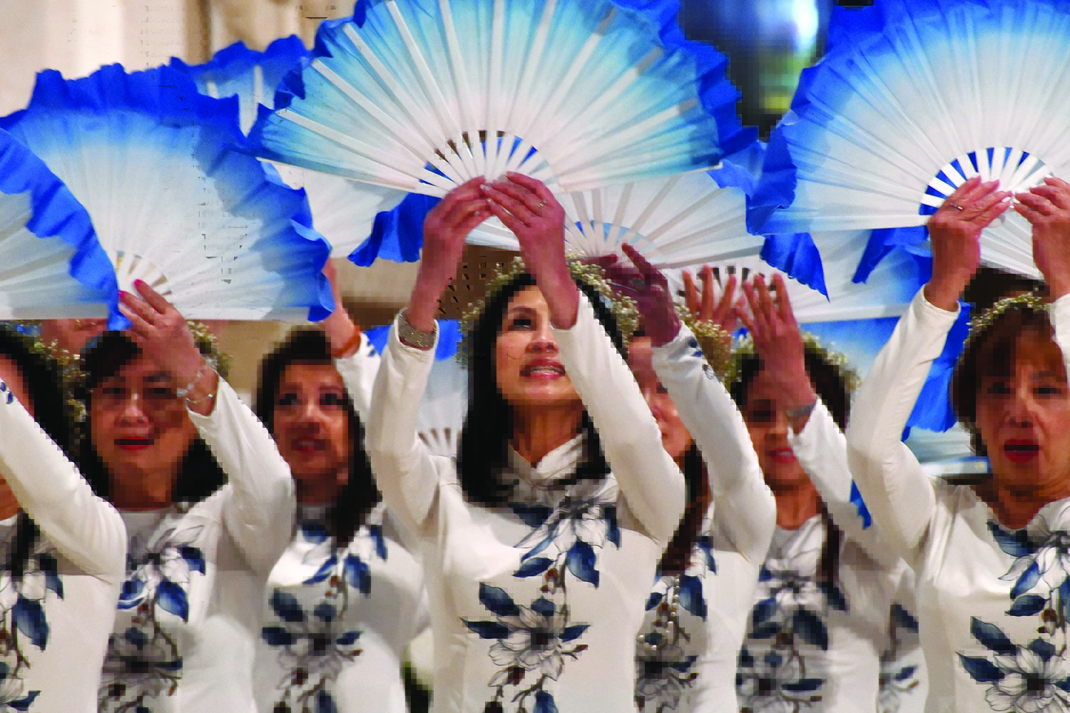 Devotion to Mary ‘binds us together as one’