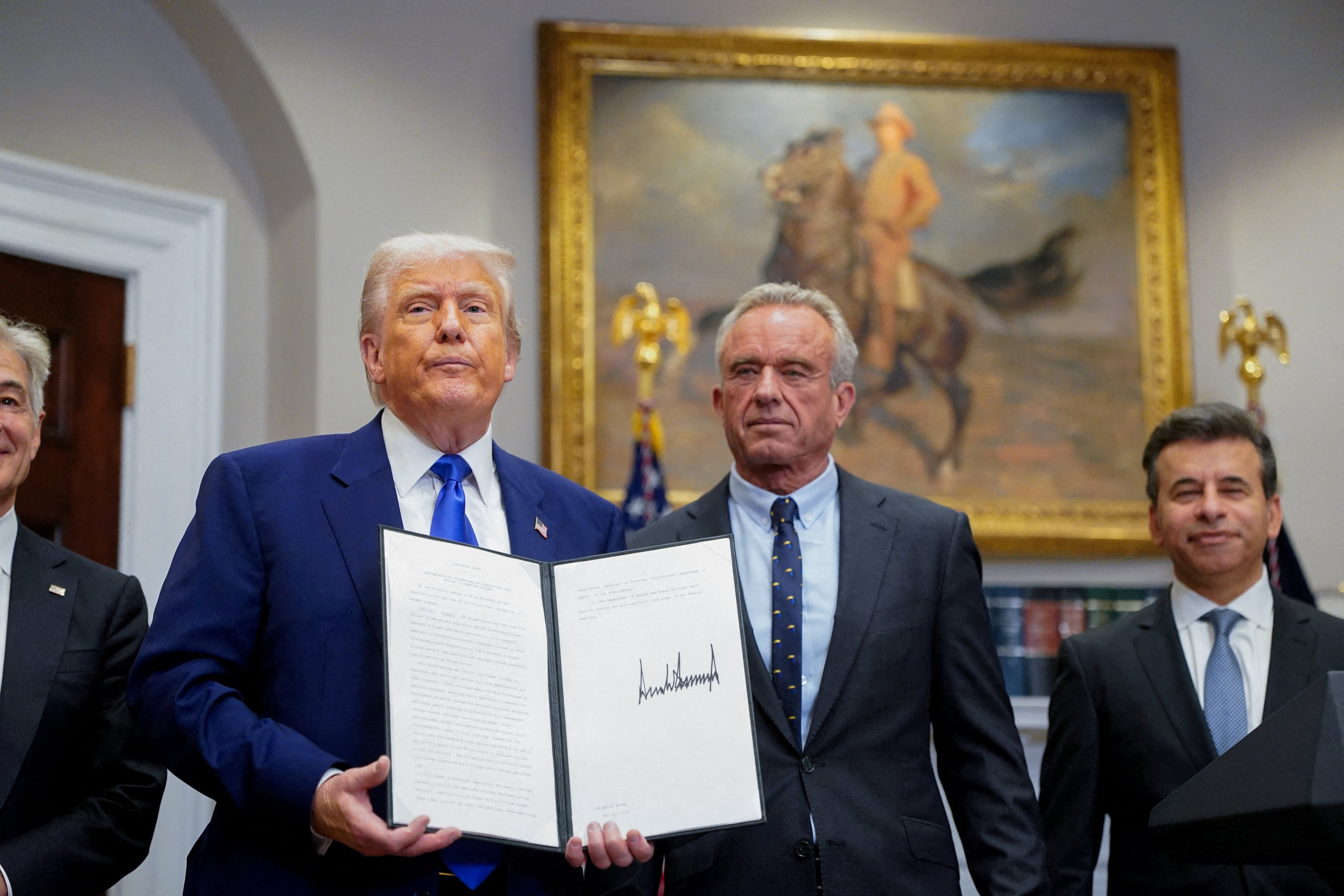 Trump signs executive order demanding drug manufacturers lower U.S. prices