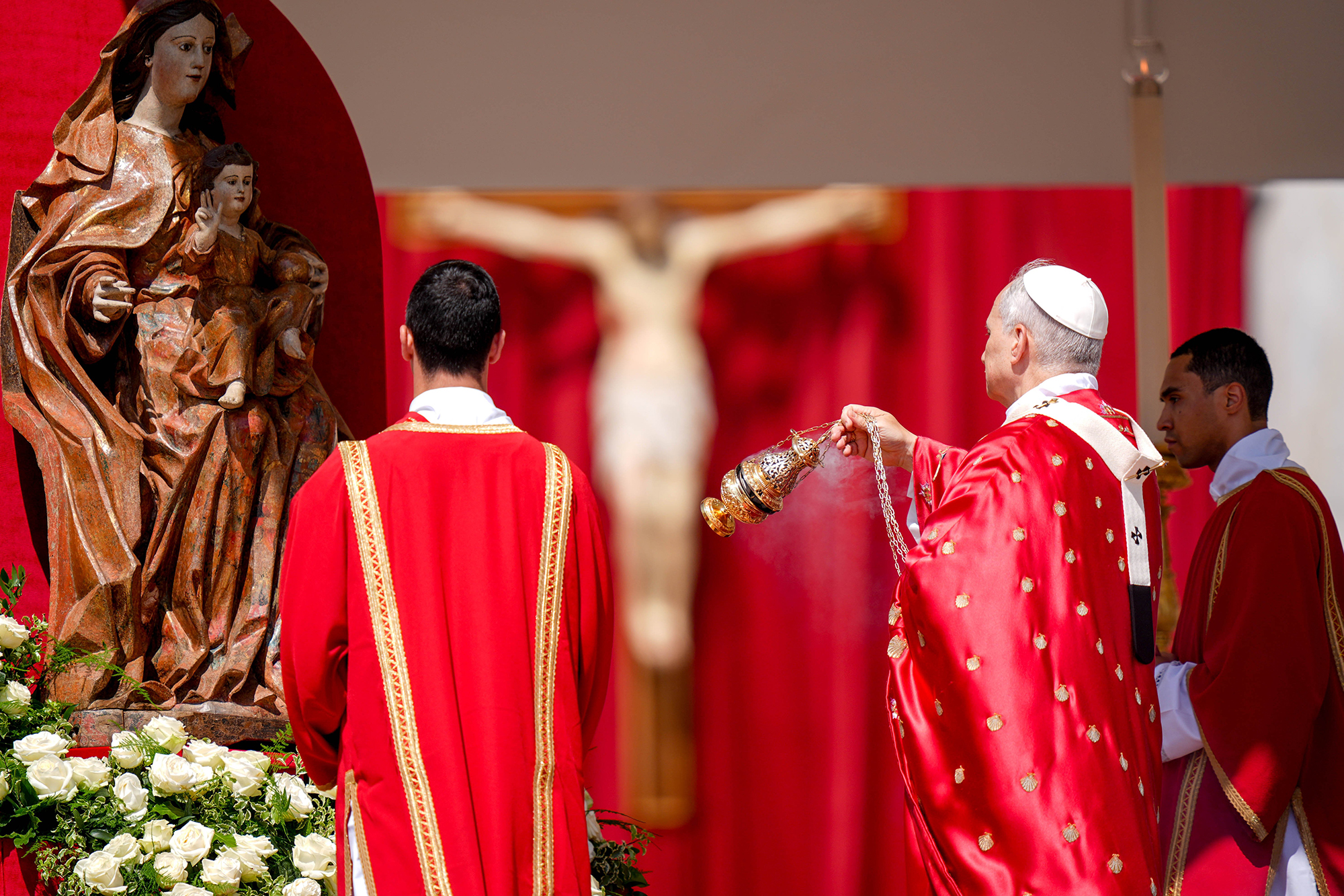 Pope: God’s love breaks down walls, opens borders, dispels hatred