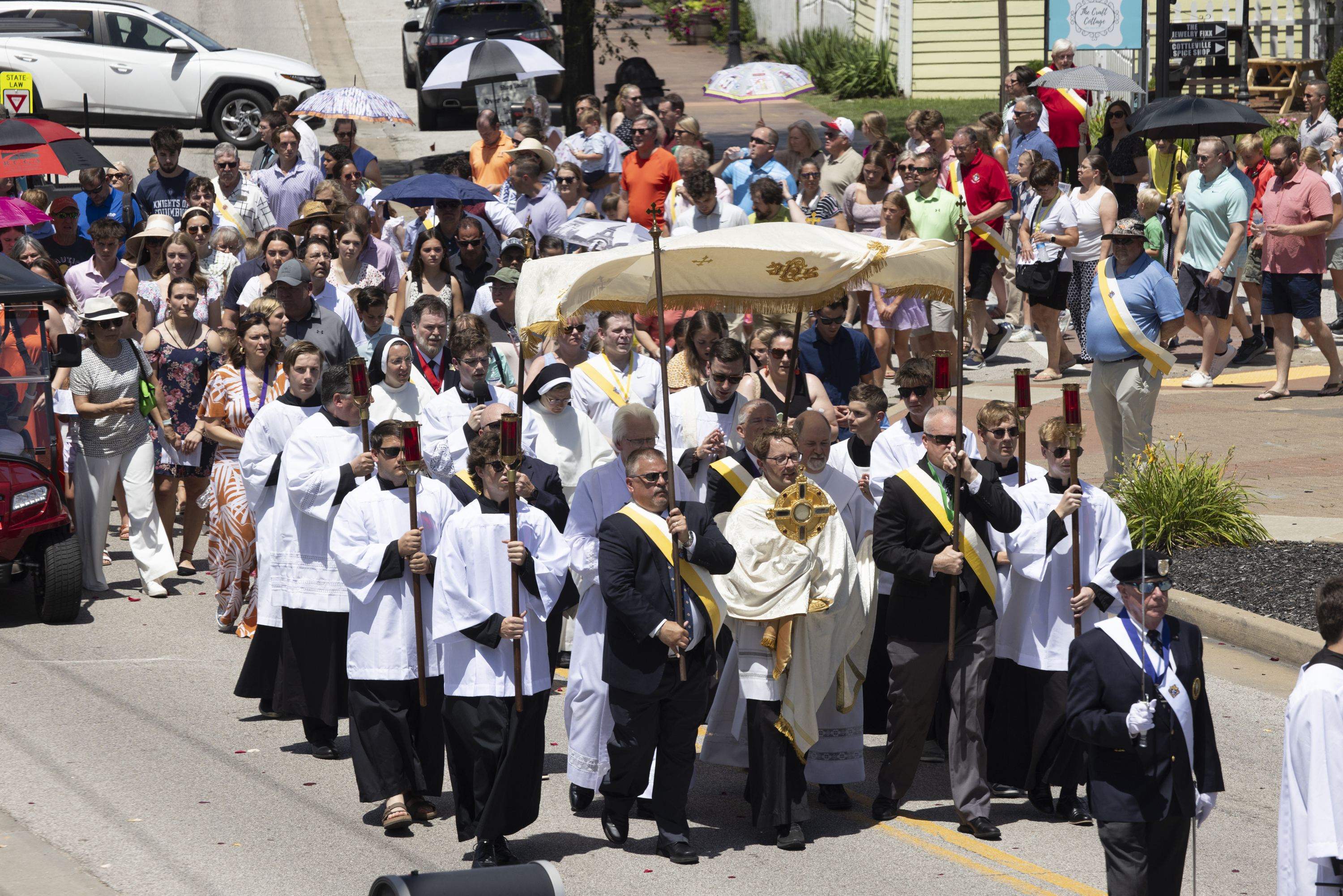 St. Joseph Cottleville parishioners brave heat to bring Jesus to the streets