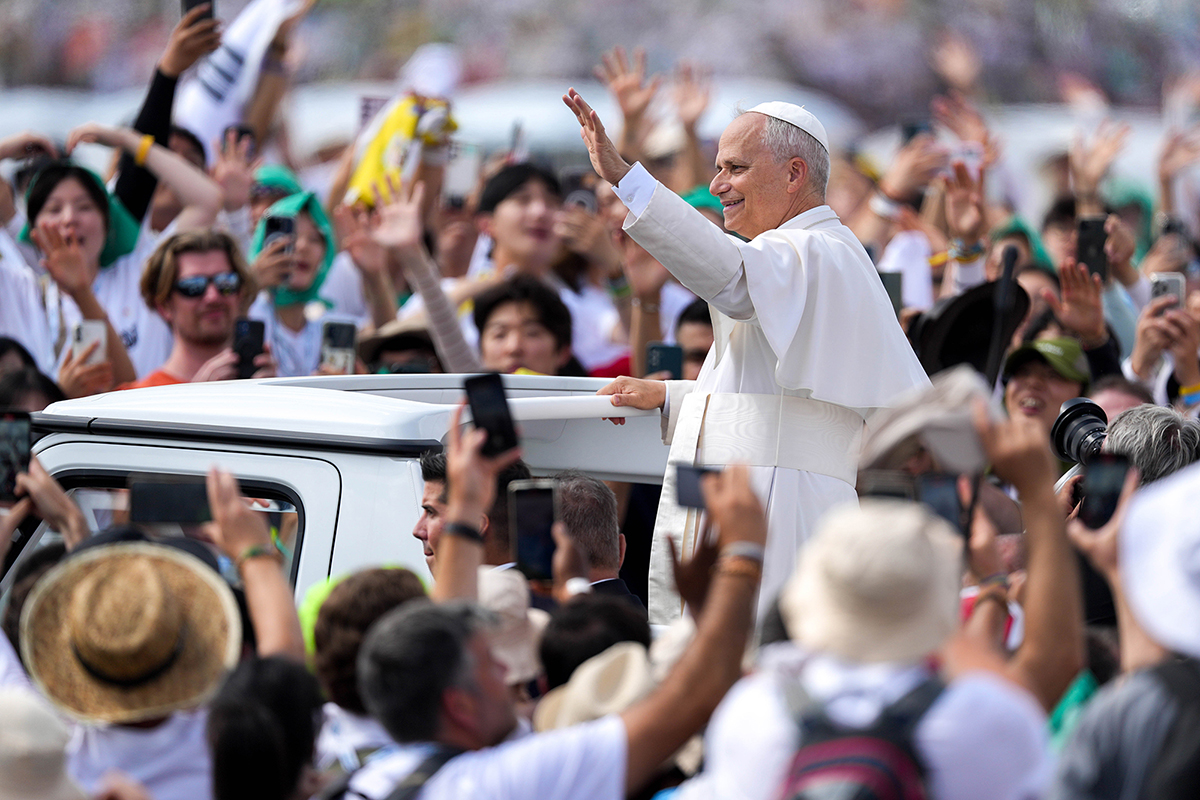 Pope at Jubilee of Youth: Don’t settle for less; God is waiting to transform your life