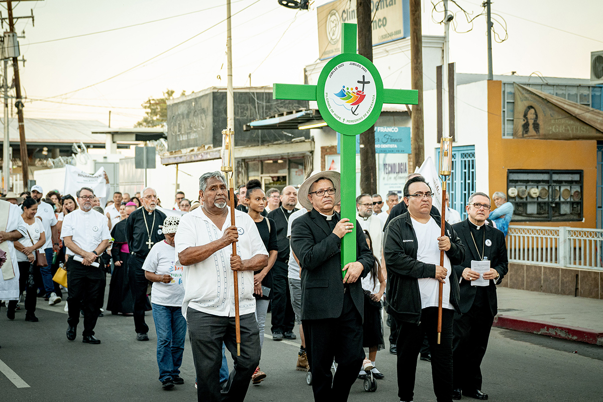 Bishops call for solidarity with immigrants in binational pilgrimage and Mass