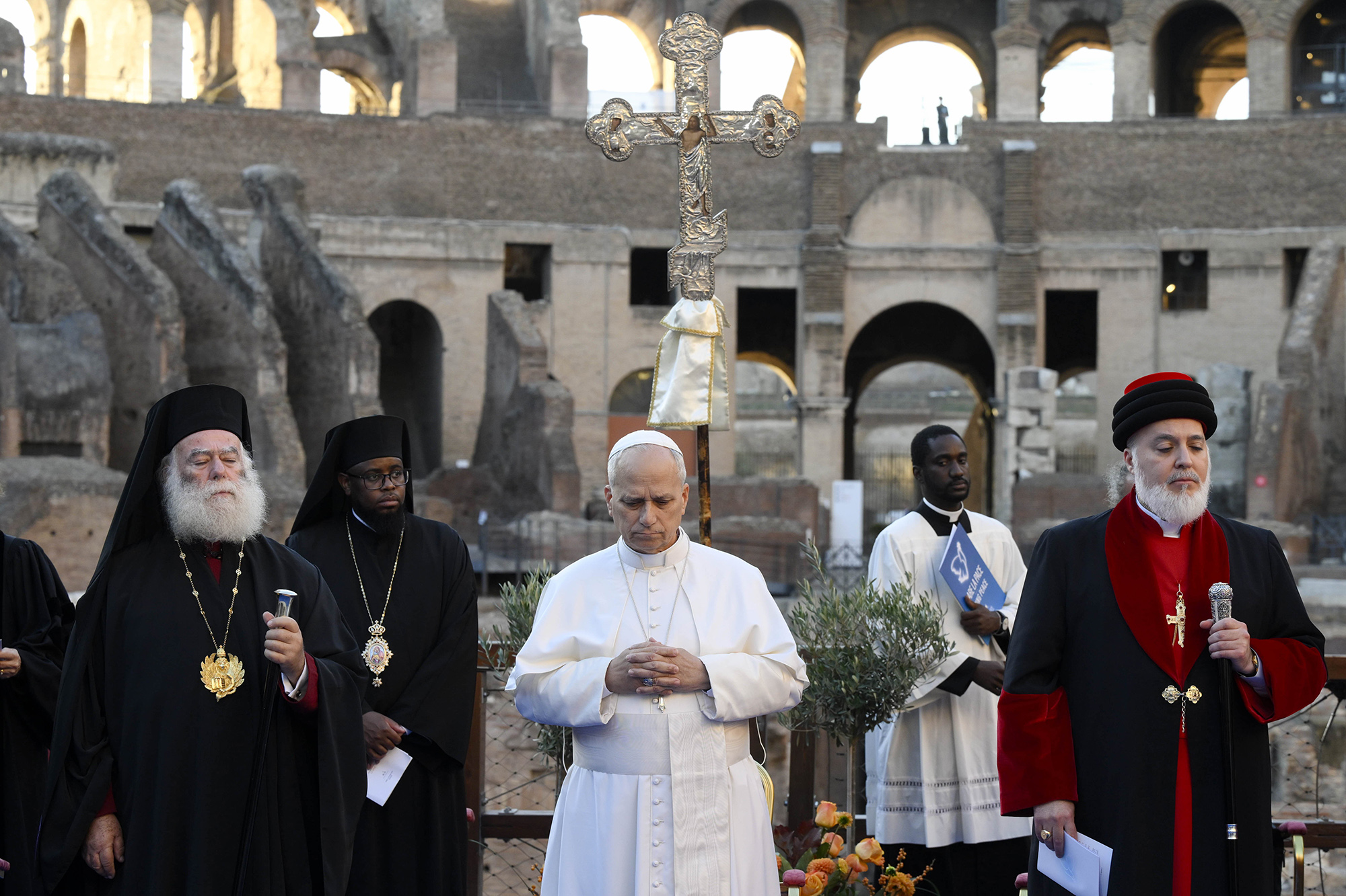 Political leaders have duty before God to end war, pope says at peace meeting