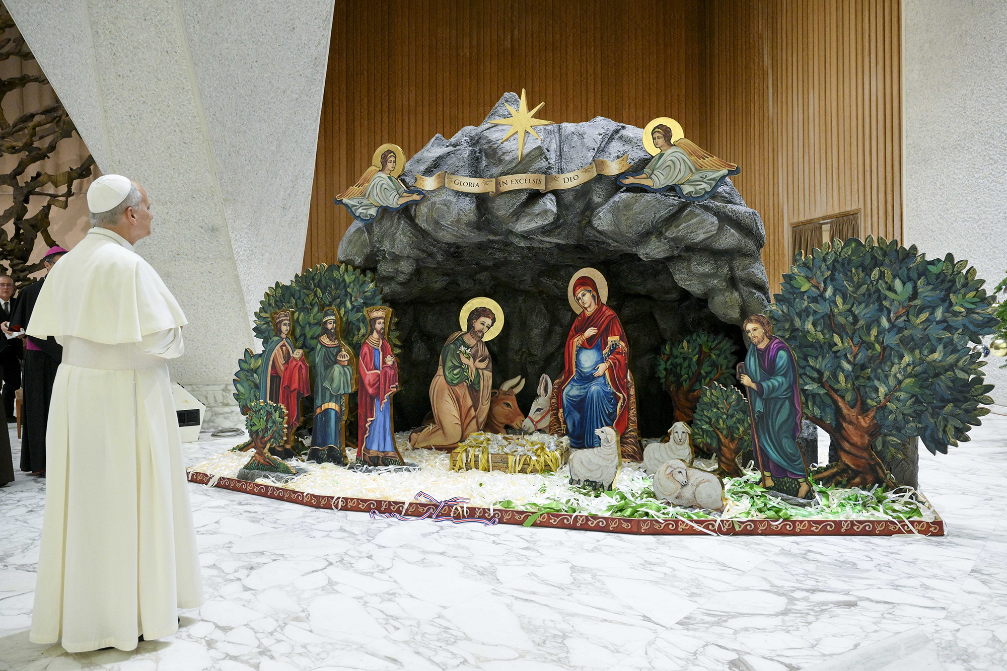 Christmas creche, tree are signs of hope, pope says