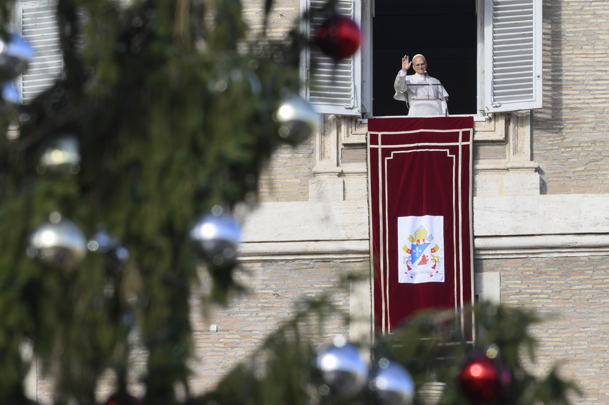 POPE’S MESSAGE | Pope: Pray for peace in front of the Nativity scene