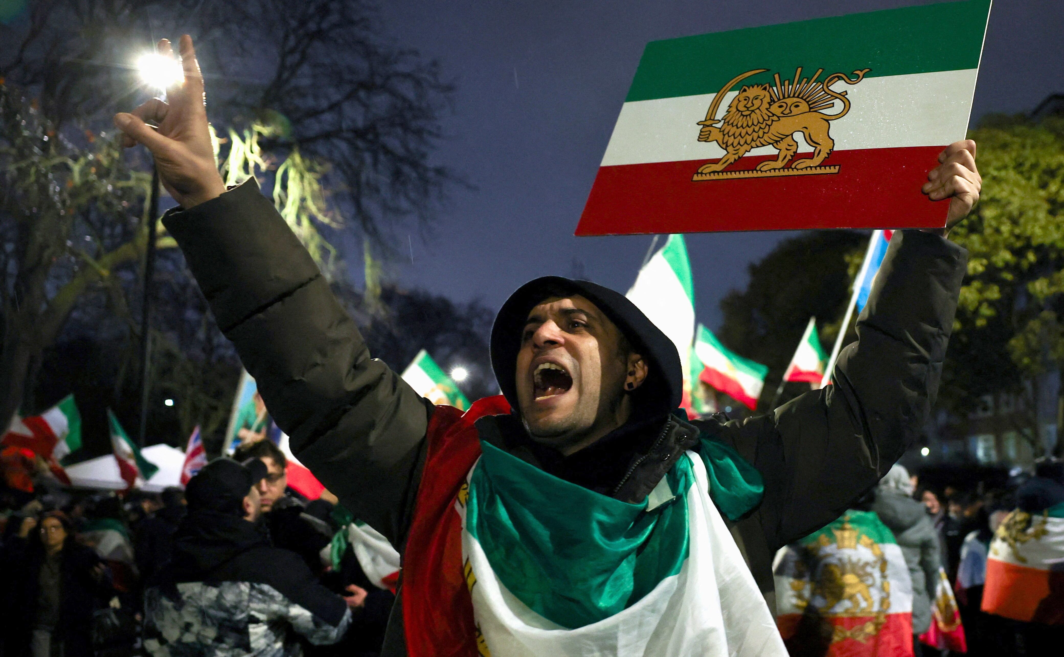 Pope calls for peace and dialogue as protests continue in Iran