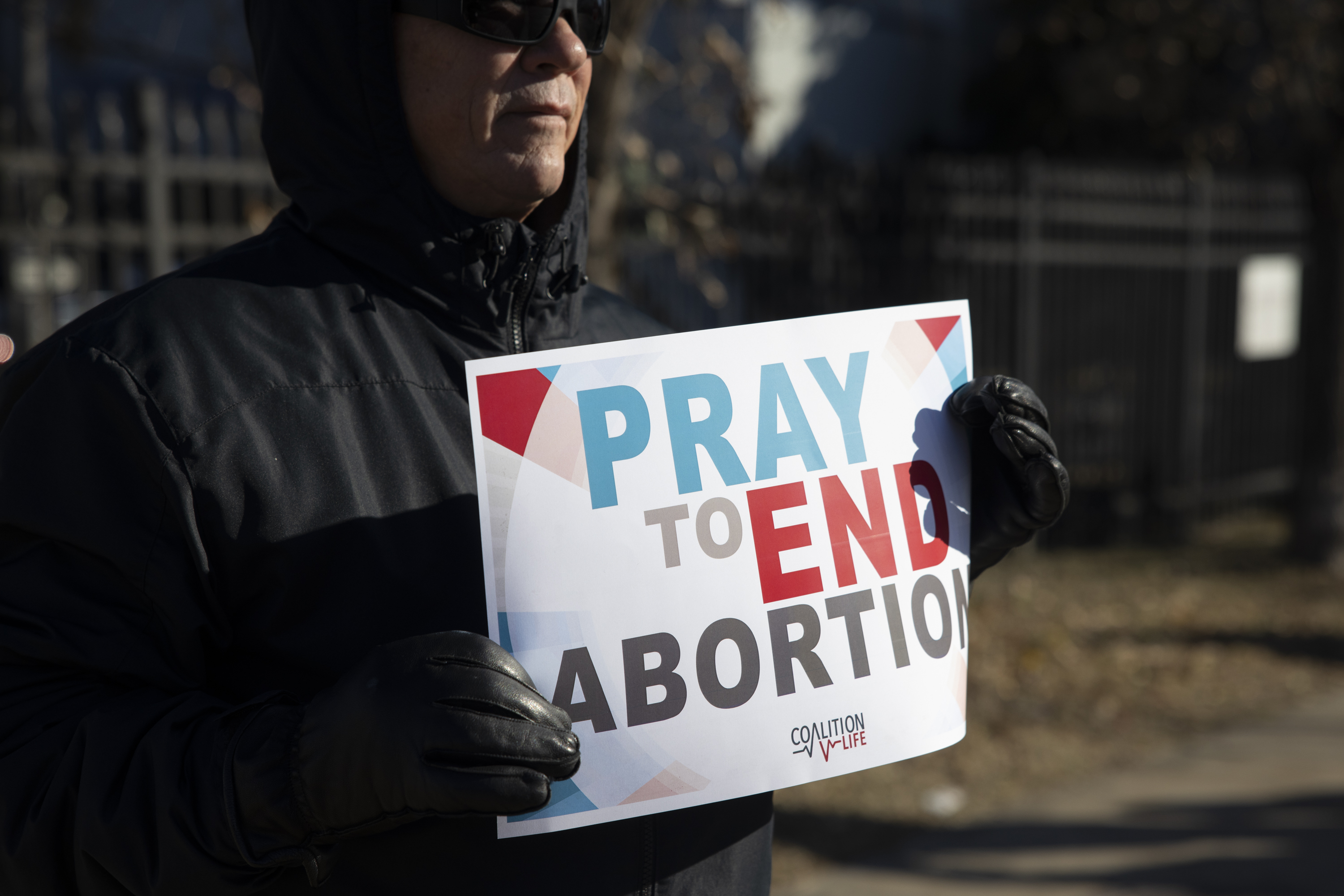 Sen. Hawley introduces bill to revoke FDA approval of abortion pill