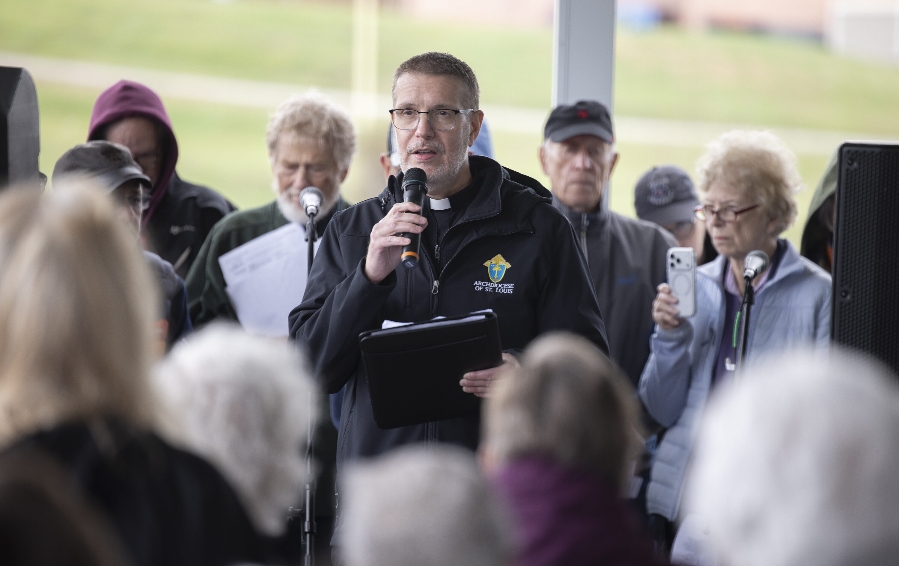 Catholics join prayer vigil for ICE detainees outside Ste. Genevieve Detention Center