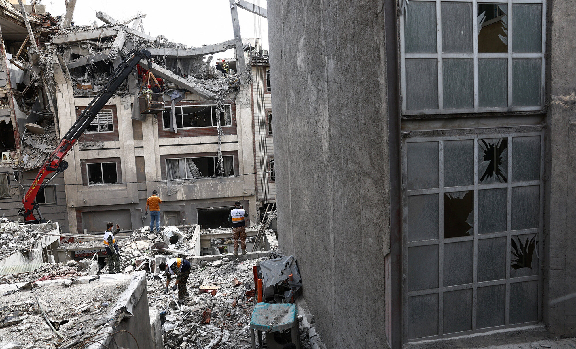 Pope Leo urges citizens to call on leaders to reject war after Trump’s ‘unacceptable’ threat