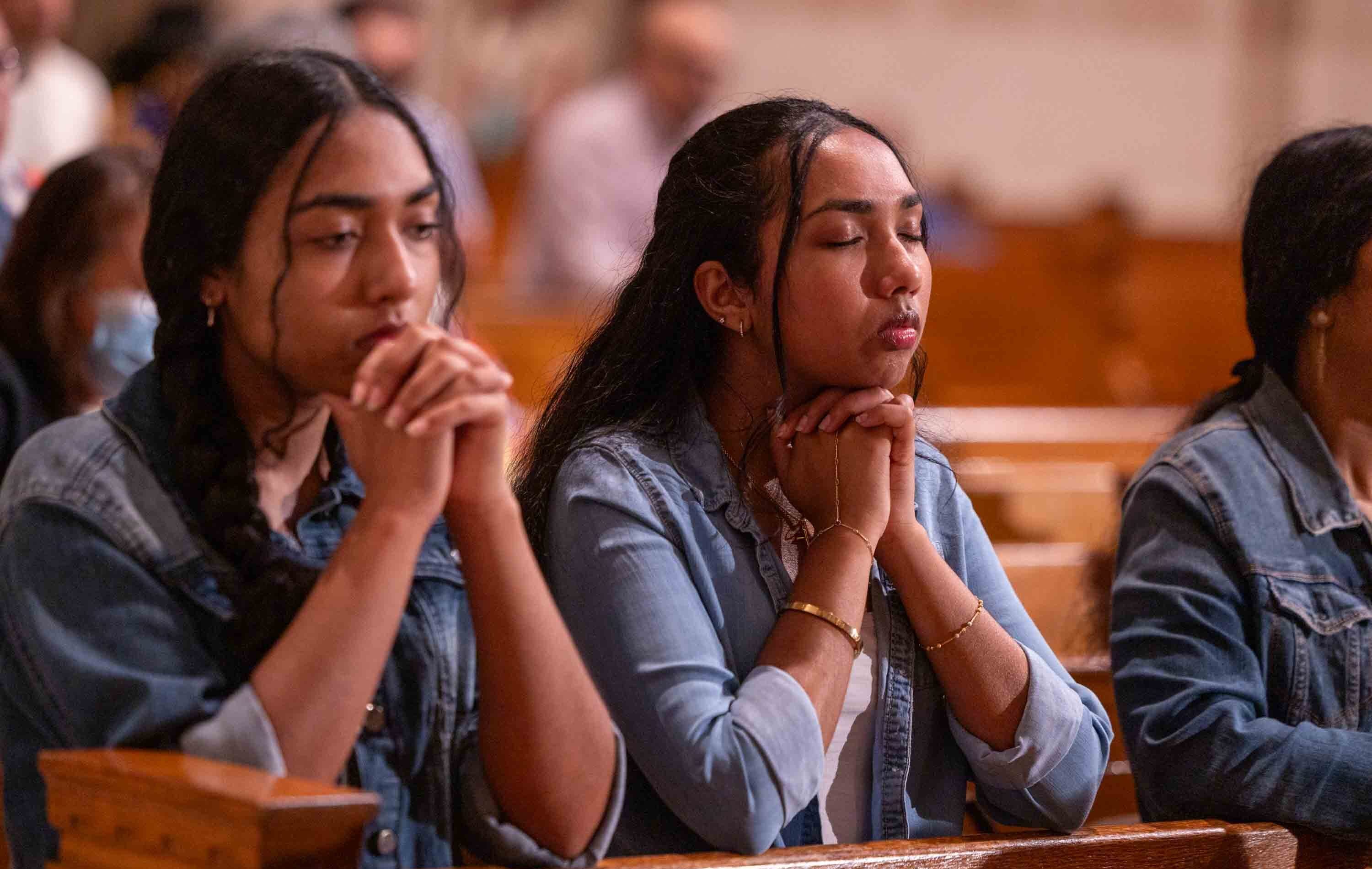 Faithful around the world join Pope Leo in praying the Rosary for peace