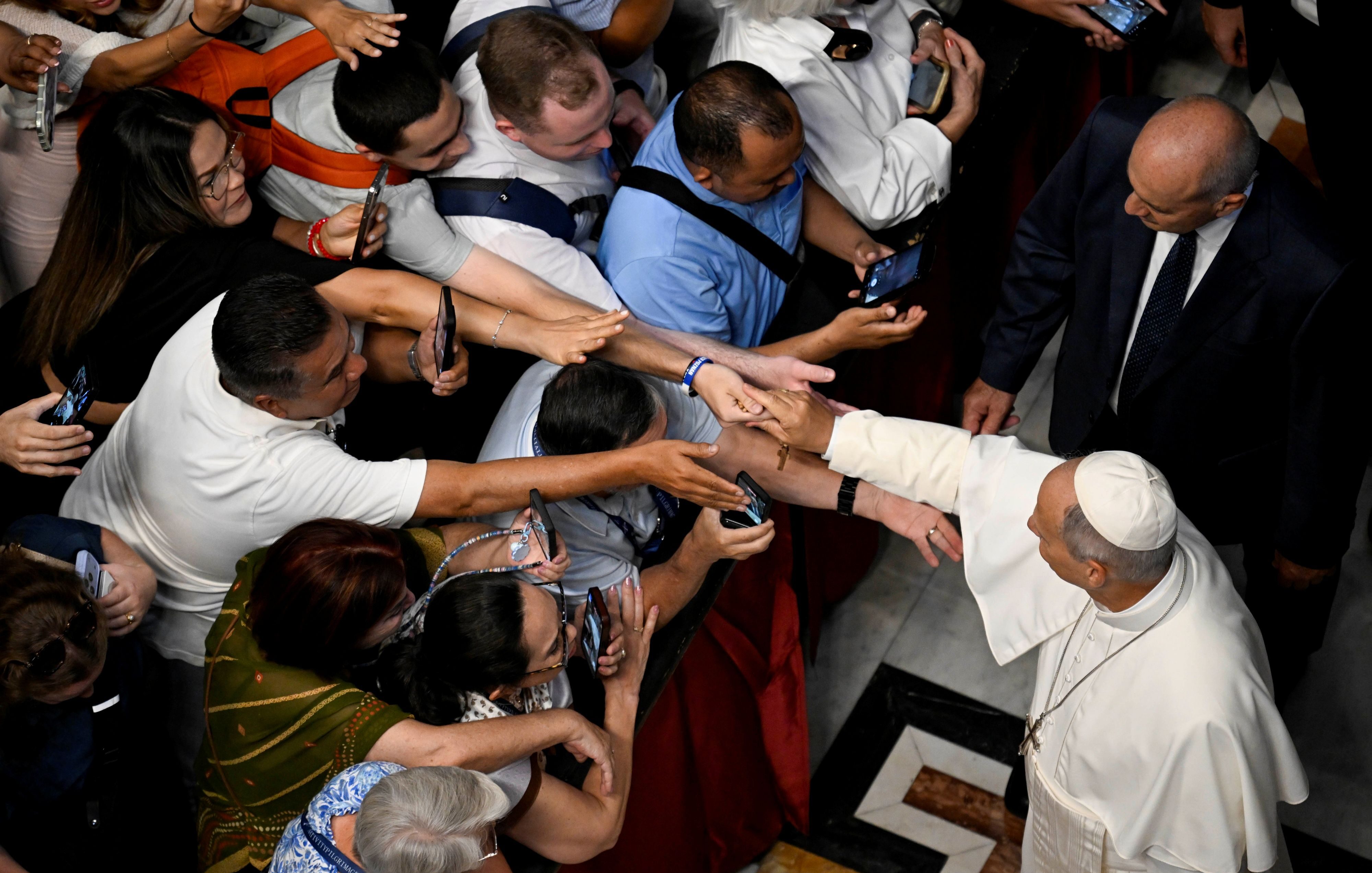 Pope encourages Catholics to deepen prayer through Liturgy of the Hours