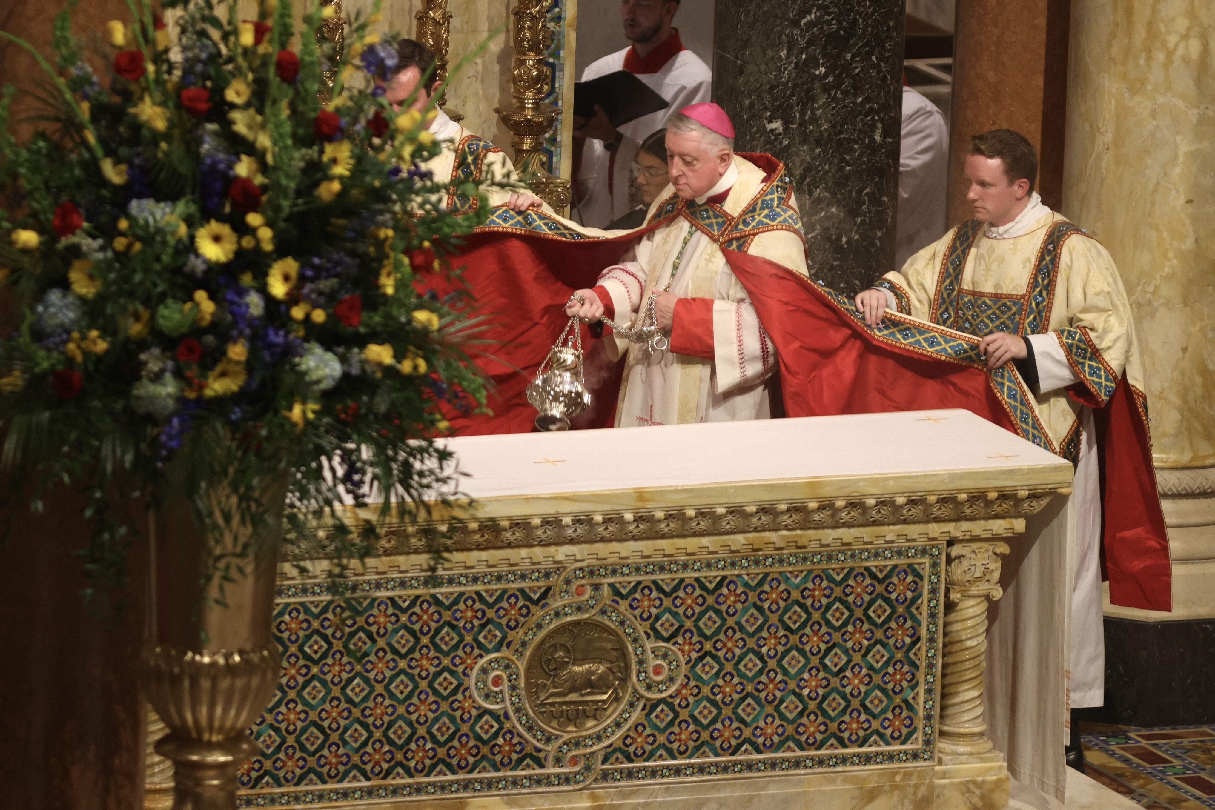 Faithful lift their voices in prayer on eve of Archbishop Sheen’s beatification