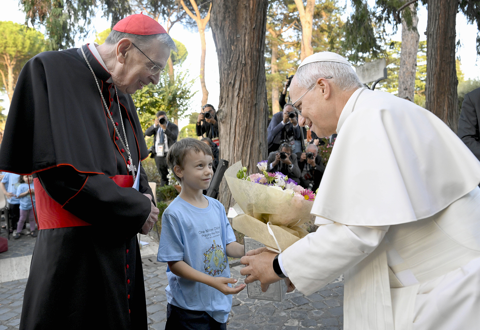 Hundreds of children join Pope Leo XIV in praying the Rosary for peace